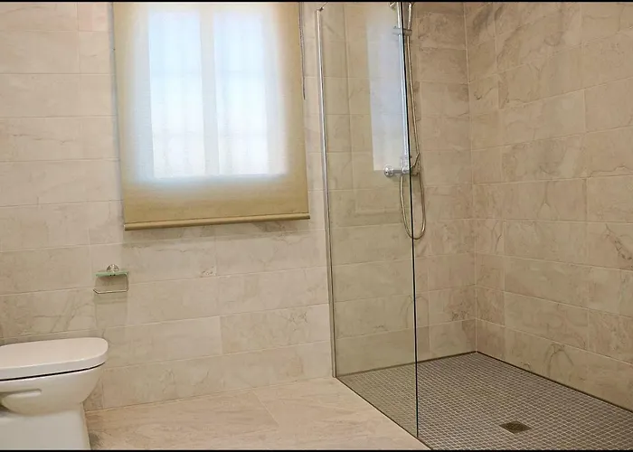 Penuelas Con Piscina * קוניל דה לה פרונטרה